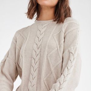 VETTA capsule Cropped Cable Knit Sweater